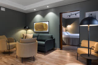seating area in junior suite at scandic rukahovi in ruka