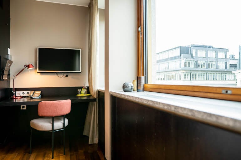 Desk in Standard room at Scandic Anglais in Stockholm