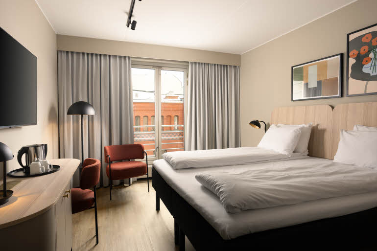 Standard room with king size bed