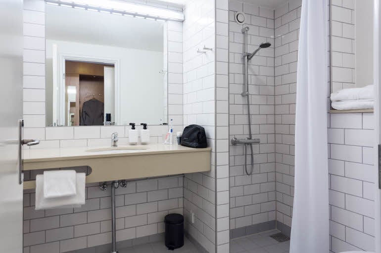 Standard, Bathroom