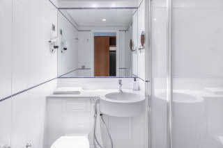 Standard room, bathroom