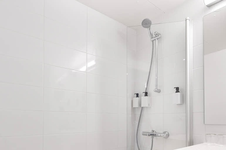 Superior, bathroom