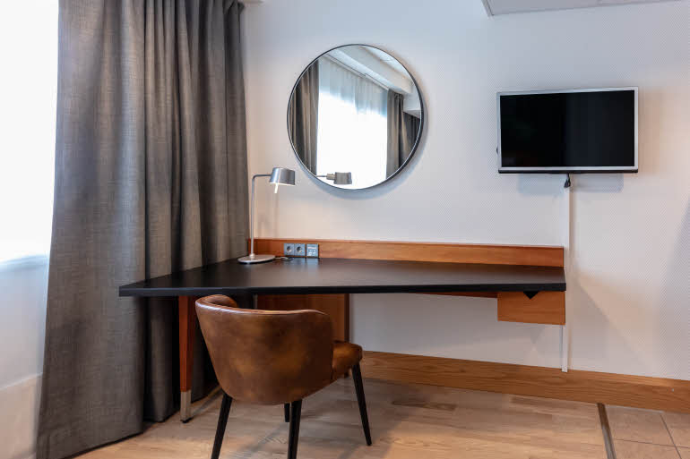 Standard Single room desk Scandic Espoo