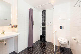 Scandic Hammerfest, Hammerfest, handicap, accessability room, bathroom