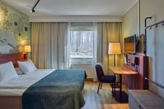 standard queen room at scandic vaxjo in vaxjo