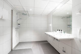 junior suite bathroom at scandic alexandra molde