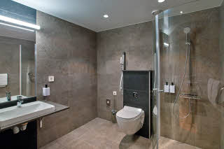 bathroom at scandic oceanhamnen