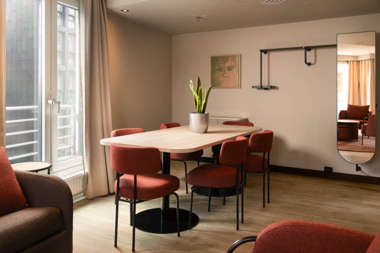 Meeting table in Junior suite