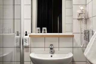 standard bathroom at scandic visby
