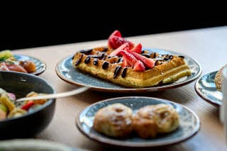 Breakfast Waffle Scandic München Macherei