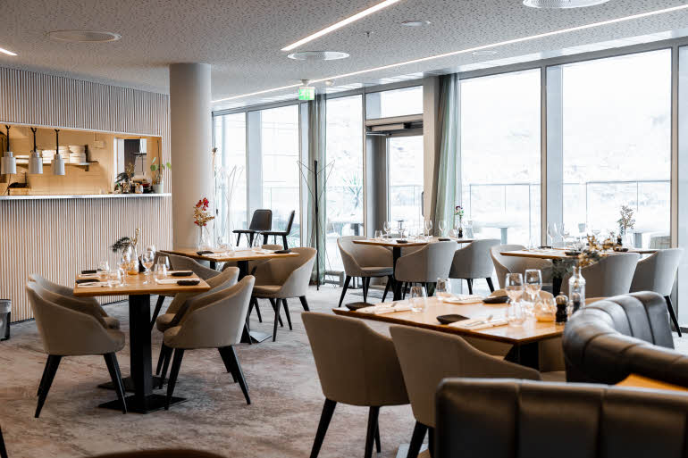 restaurant roast in scandic ornen in bergen