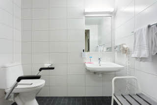 Scandic Kristiansund, Kristiansund, HCP, accessability room, bathroom