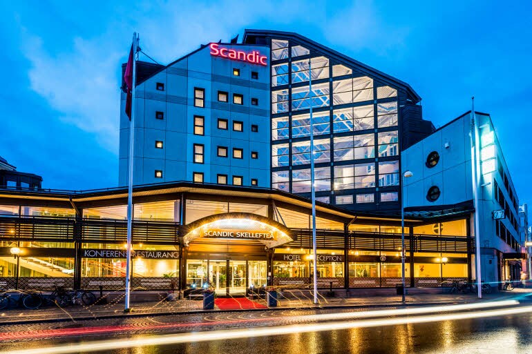 Facade by night hotel Scandic Skelleftea