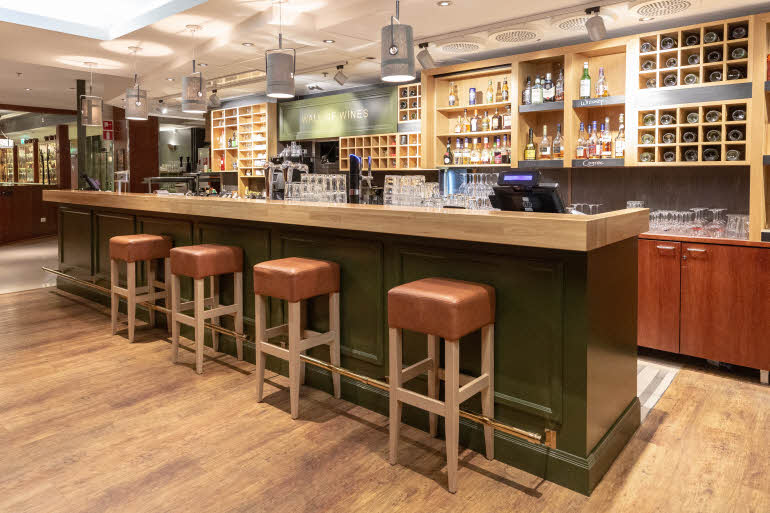 Lobby bar