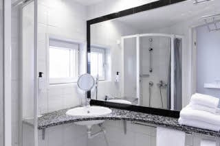 Scandic Helsinki Aviapolis Superior bathroom 