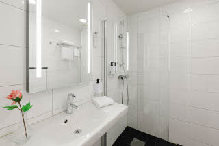 Bathroom shower hotel Scandic Jarva Krog