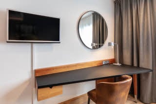 Standard room desk Scandic Espoo