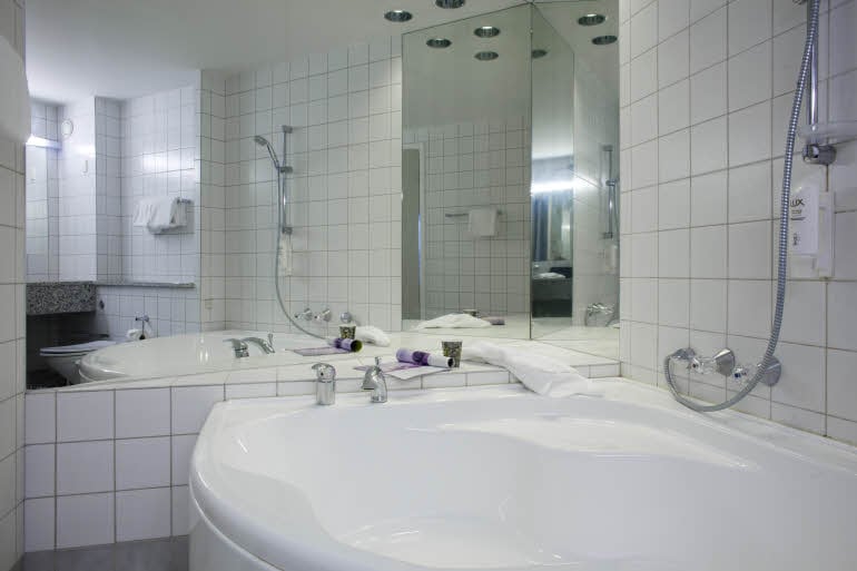 Scandic Aarhus Vest, bathroom, junior suite