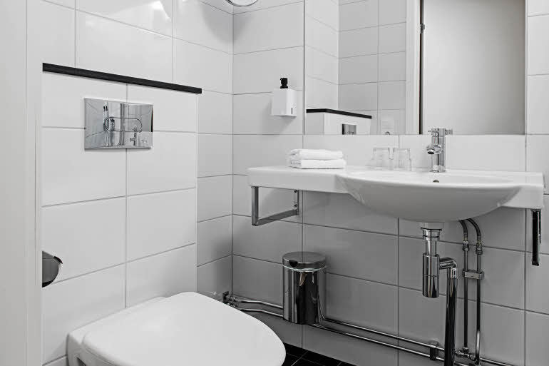 Bathroom, standard
