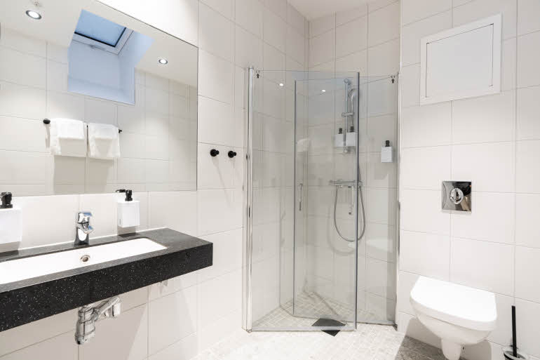 junior suite bathroom at scandic torget in bergen norway