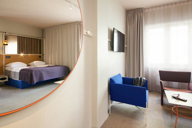 Mirror view of a Family room Scandic Karl Johan