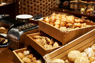 Breakfast croissant Scandic München Macherei