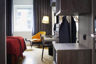 Scandic Aarhus City, family four, desk, wardrobe