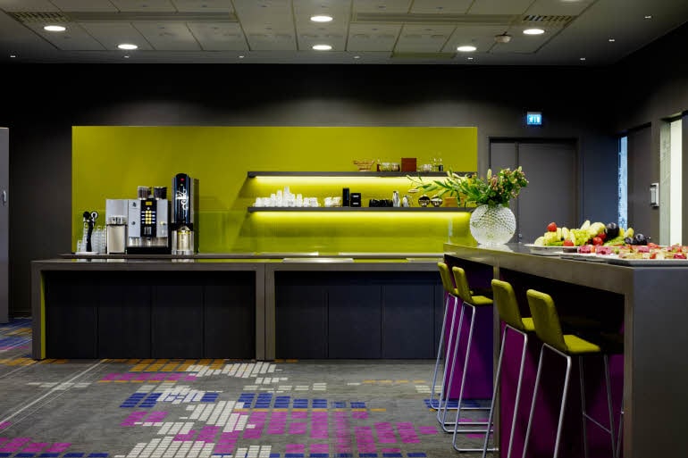 Lobby meeting area Scandic Alvik