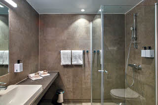 bathroom at scandic oceanhamnen