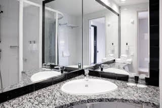 Scandic Helsinki Aviapolis Standard twin bathroom 