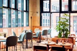 Restaurant high chairs Scandic München Macherei