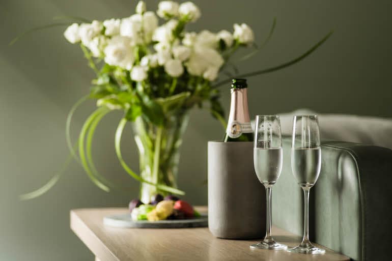 HotelNorgeByScandic_weddingnight_suite_champagne_C.jpg