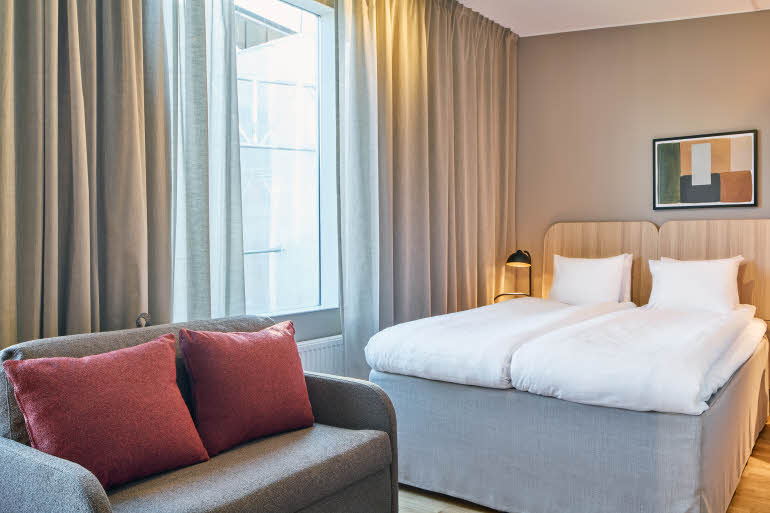 standard room at scandic wallin in stockholm