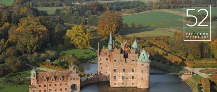 Egeskov slot set i fuglperspektiv