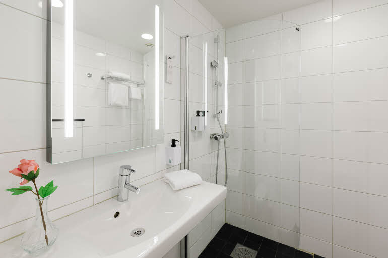 Bathroom shower hotel Scandic Jarva Krog