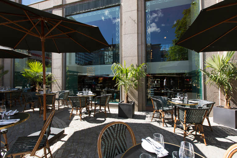 Outdoor seating Haymarket by Scandic