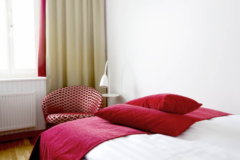 Standard Room Queen pillows Scandic Sjofartshotellet