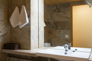 Suite bathroom 