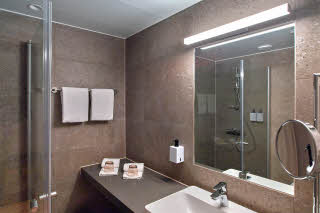 bathroom at scandic oceanhamnen