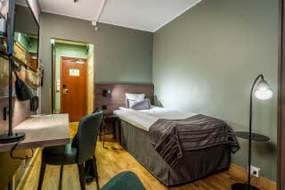 Standard room bed Scandic Sjöfartshotellet