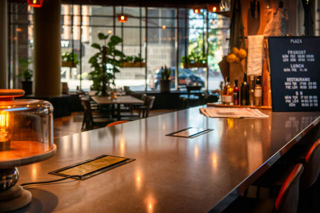 Lobby Community Table Scandic Plaza Umea
