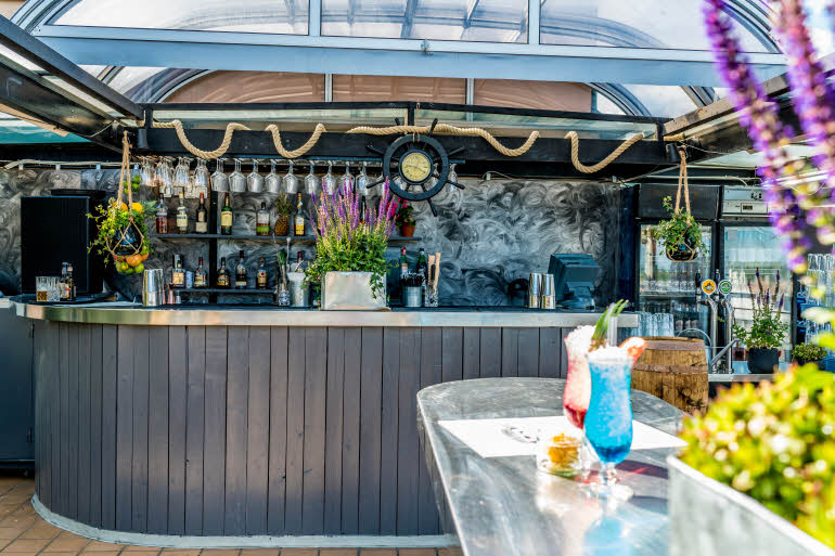 Terrace outdoor bar Scandic Sjöfartshotellet