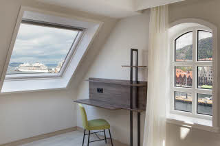 Presidential Suite workspace