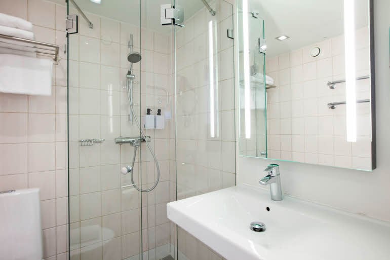 Bathroom Standard room Scandic Pori Finland