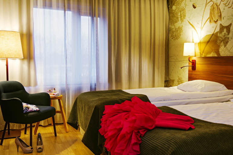 Scandic Uppsala Nord, twin room, dress, woman, party