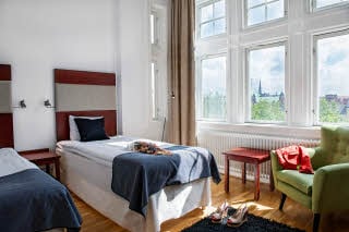Twin beds in standard room at Scandic Stortorget