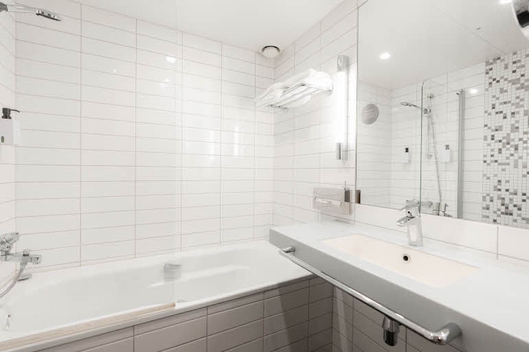bathroom in family room at scandic stavanger city