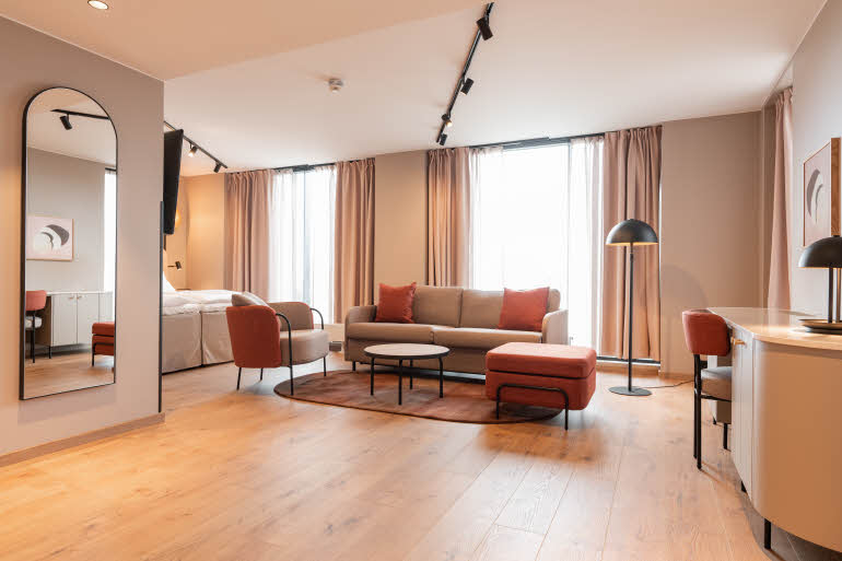 Sitting area in junior suite at Scandic Hamar