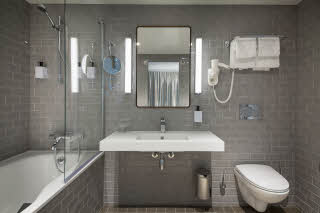Standard room bathroom Scandic Flesland Airport