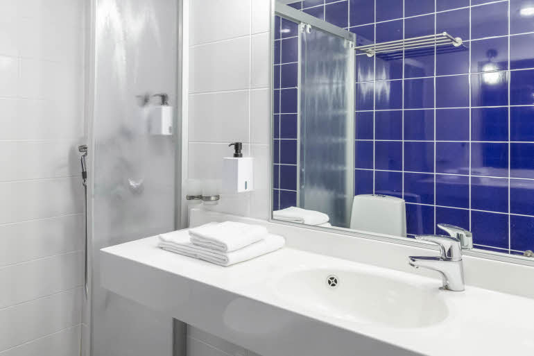 Standard twin bathroom Scandic Hyvinkää